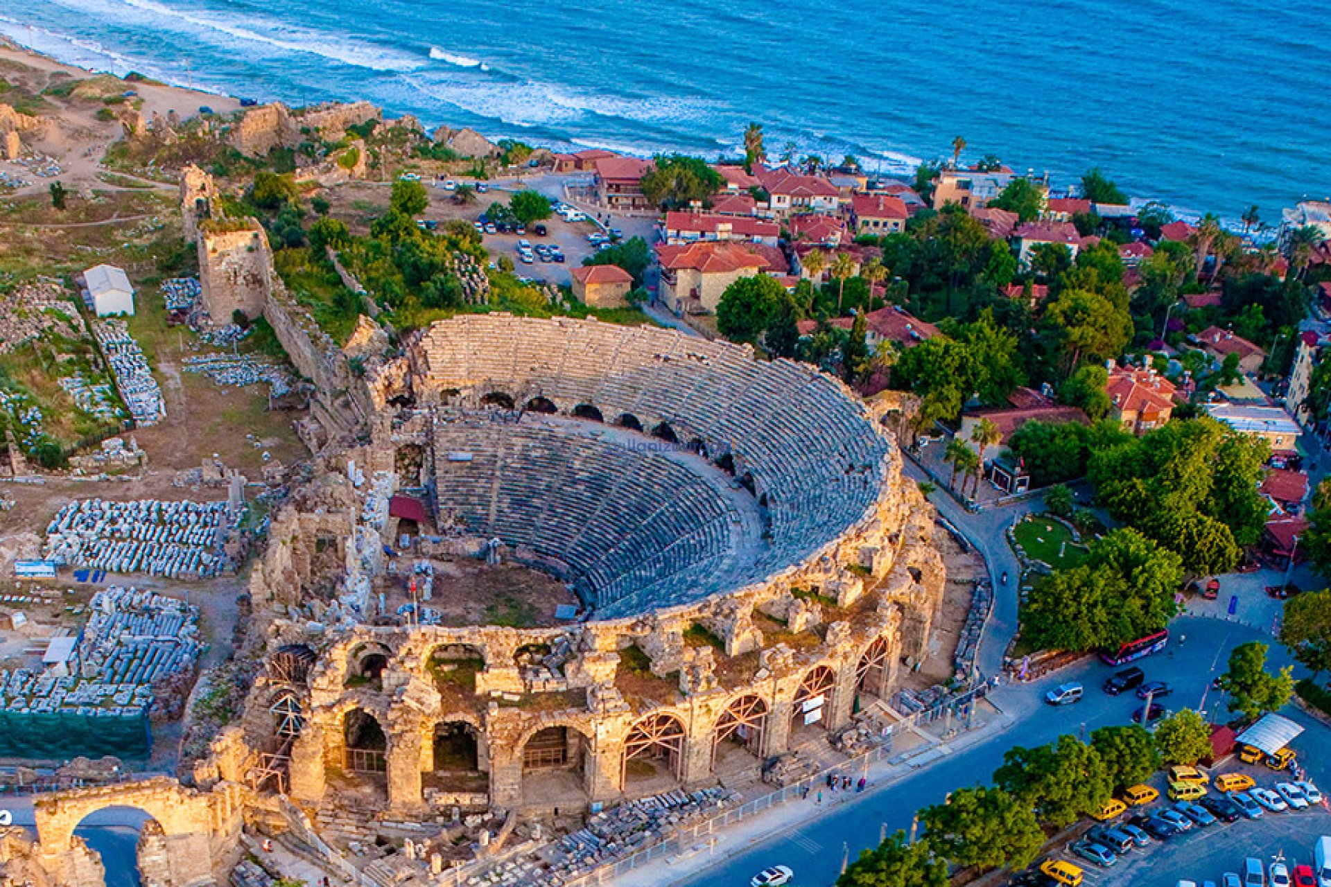 Antalya: Belleza Costera y Cultura Antigua